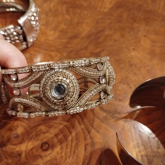 SALE:Bohemian pre-owned Assorted Bracelet Collection (Set of 5) - Picture 9 of 11